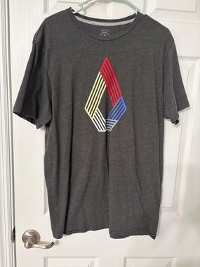 Volcom Charcoal Short Sleeve Tee with Red Yellow Blue Geometric Logo Mens XL